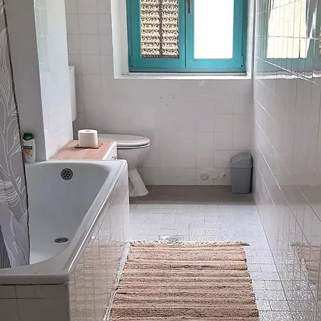 Vintage Apartment *